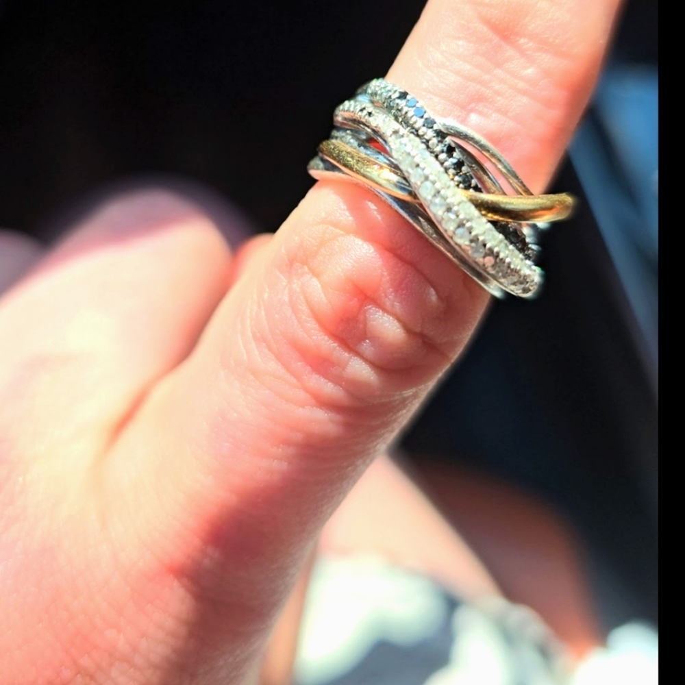 Beautiful diamond & Black diamond two tones gold wedding ring - Picture 3 of 7